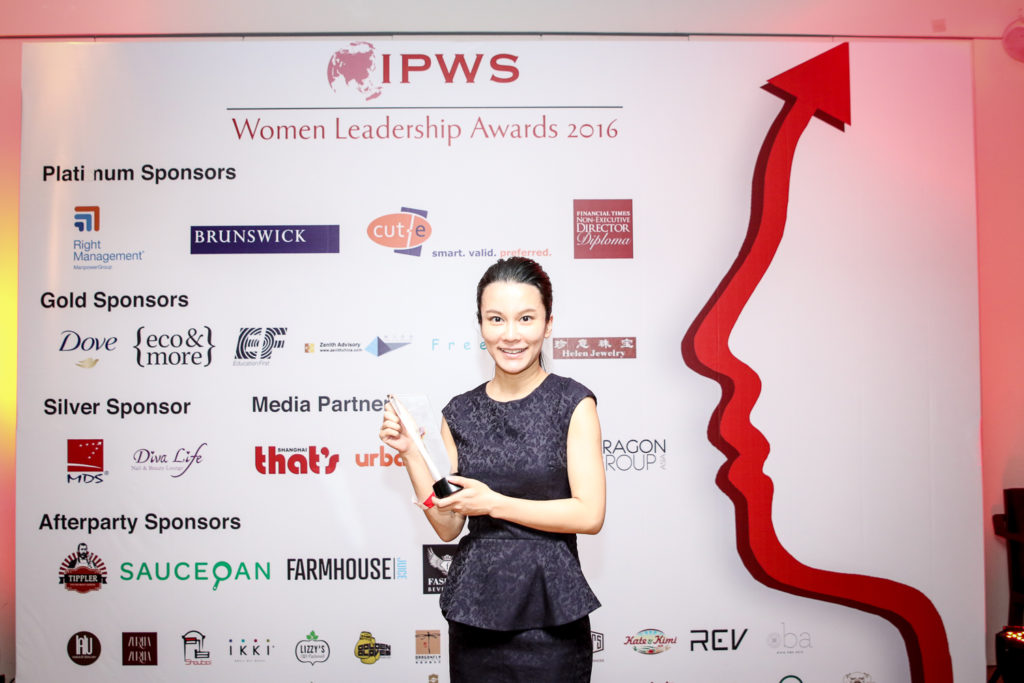 IPWS SUMMIT WLA WINNER Paris Xu with logo wall